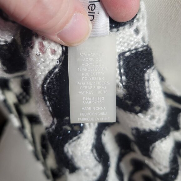 Calvin Klein Woman Chevron Pattern Sequined Black & White Knit Infinity Scarf - Picture 8 of 8